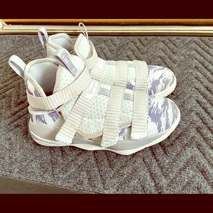 Lebron Soldier 13’ little boys basketball shoes